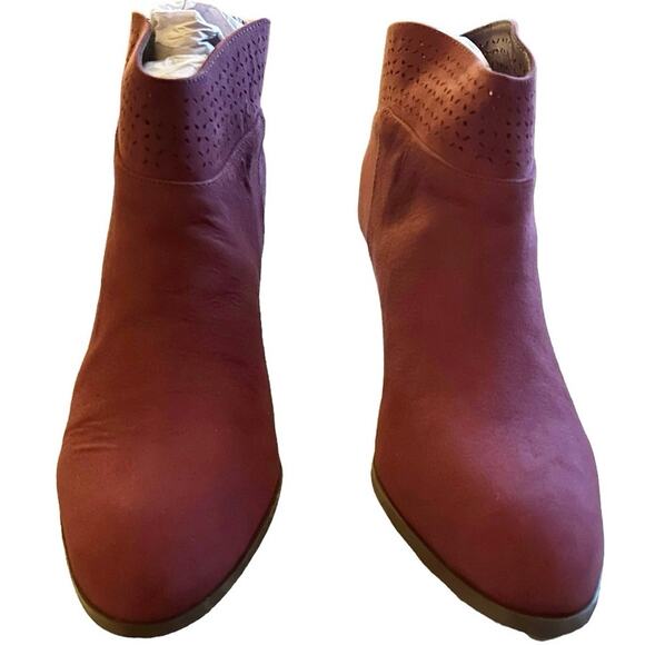 VIOLET &‎ RED Burgundy Faux Suede Laser Cut Ankle Booties 8.5 - Picture 3 of 7